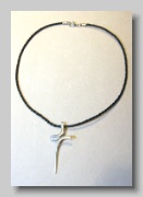 Herrenschmuck mit großem Kreus und geflochtenem Lederband 904 (IMG_0286_02)